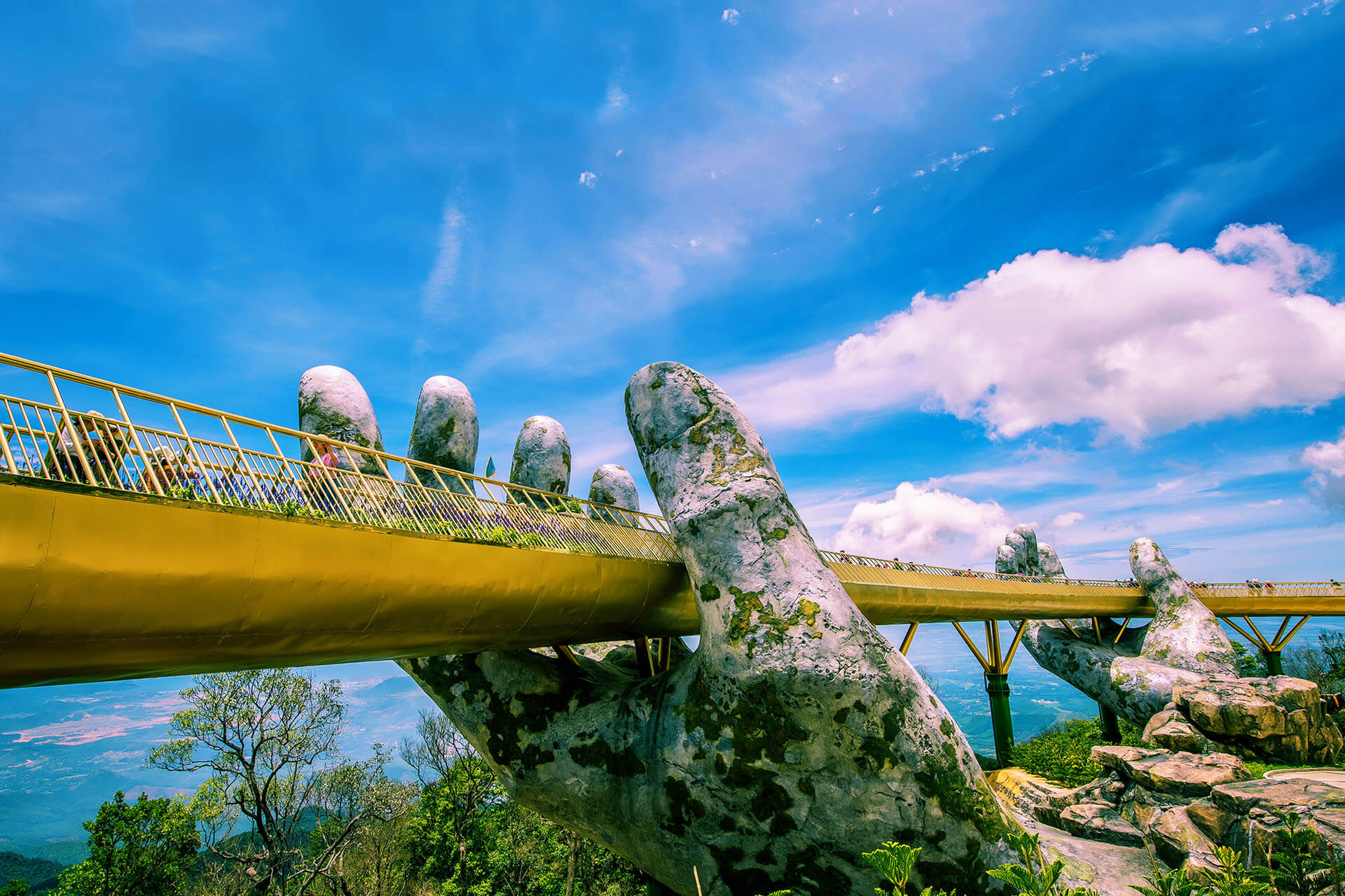 Cau Vang Thuong Hieu Moi Cua Du Lich Da Nang 04