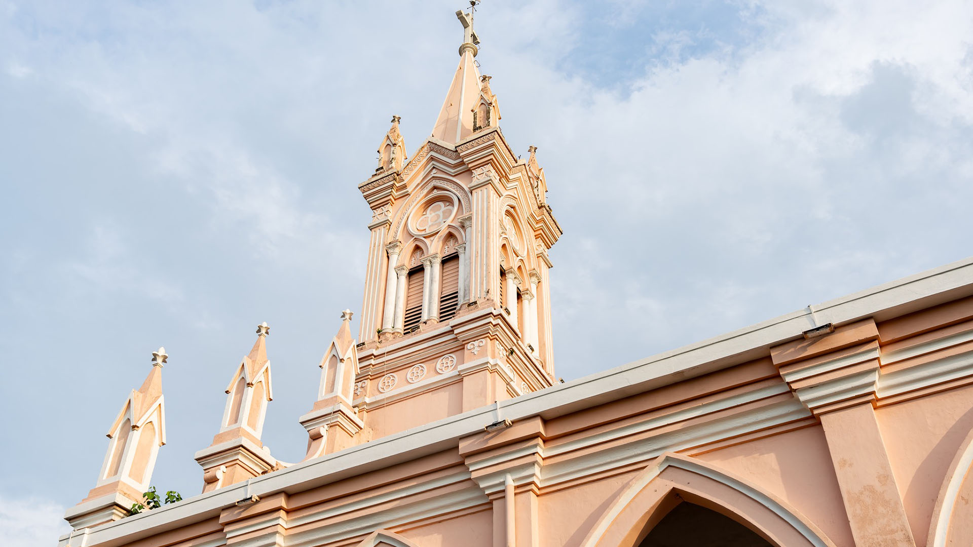 Da Nang Cathedral – Rooster Church