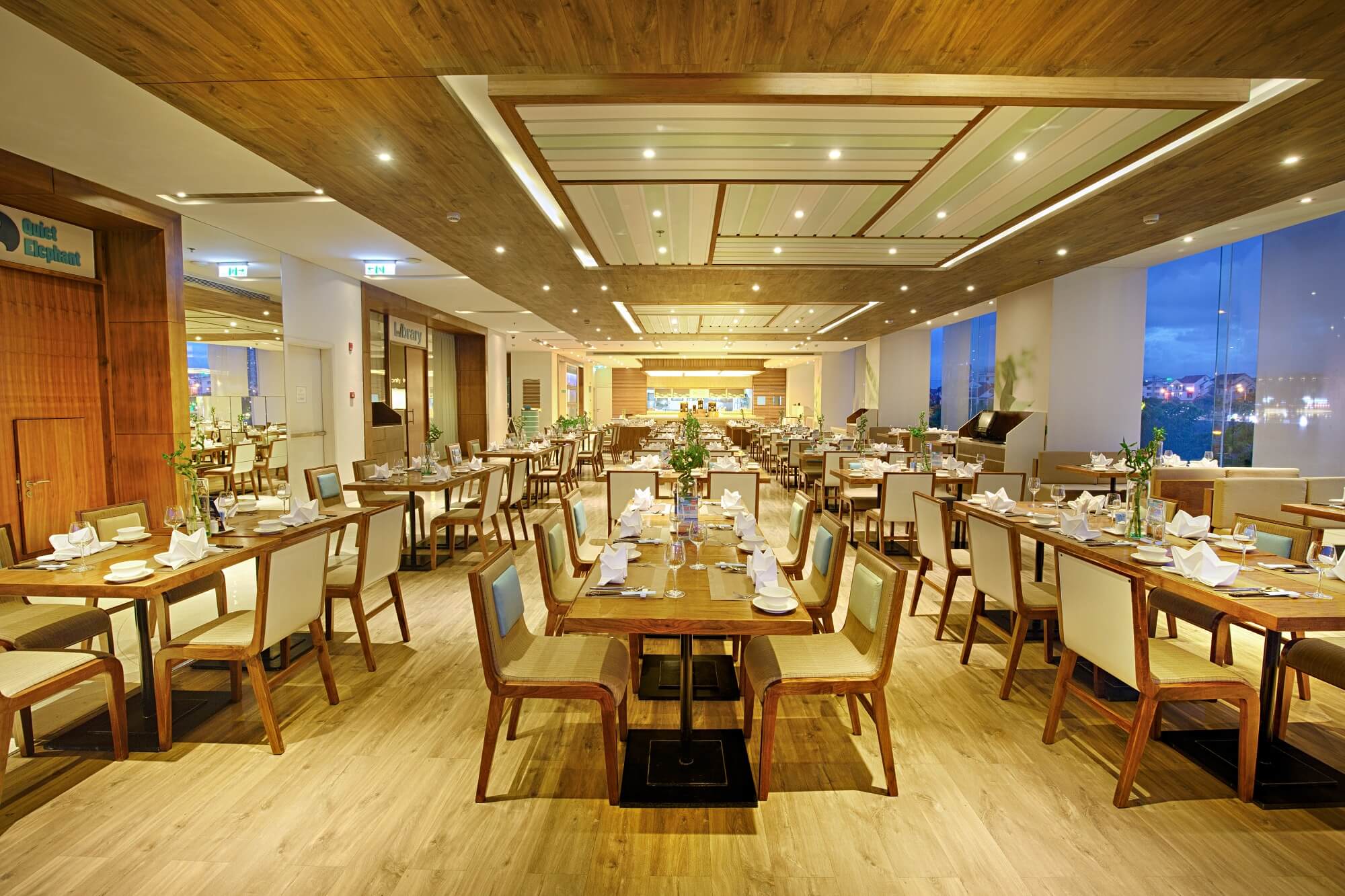 Fisca Restaurant A La Carte Danang Beach Hotel 200 Vo Nguyen Giap Danang Fantasticity Com 02
