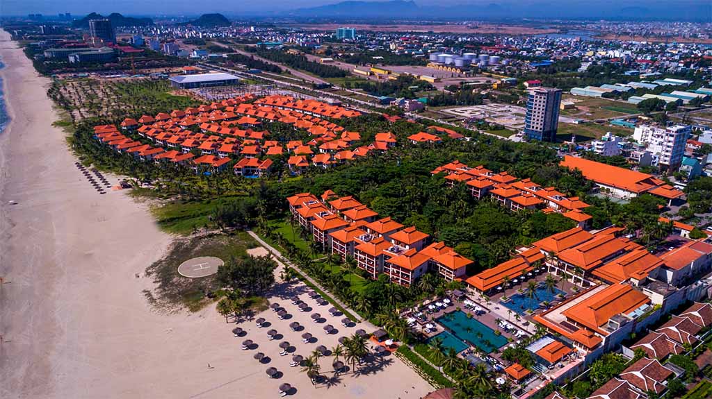 Furama Resort Đà Nẵng lần thứ 8 nhận giải thưởng Rồng Vàng 2