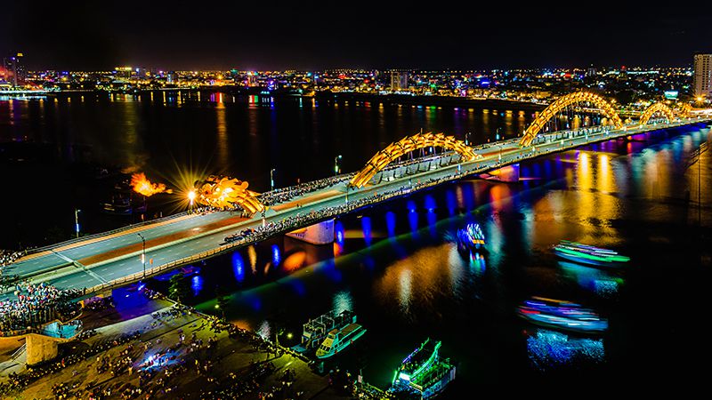 Dragon Bridge Breathes Fire and Water in 5 consecutive nights on Tet Lunar New Year