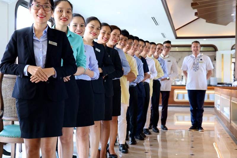 Đào tạo và trao chứng nhận Quốc tế về nghiệp vụ Quản gia Quốc tế cho Nhân viên Furama Resort Đà Nẵng