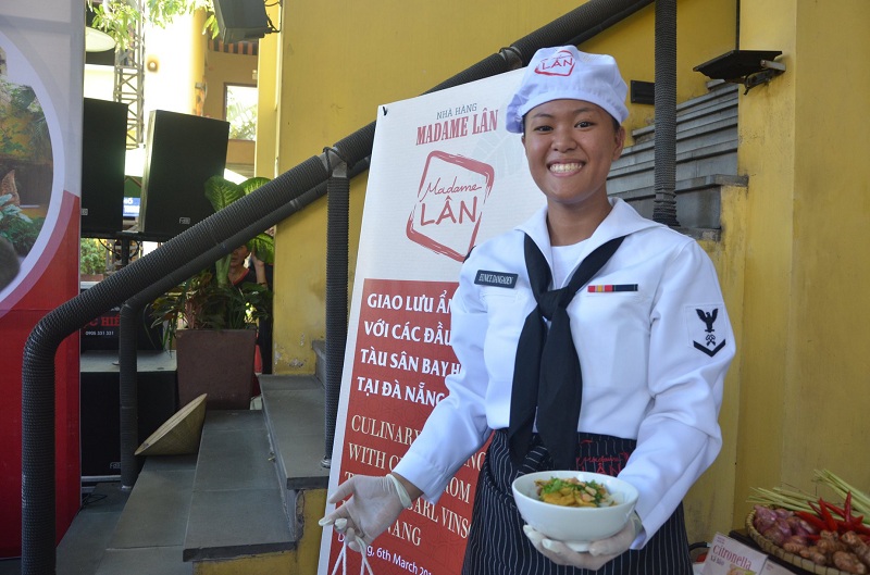 Đầu bếp trên tàu sân bay Mỹ giao lưu ẩm thực tại Đà Nẵng 7