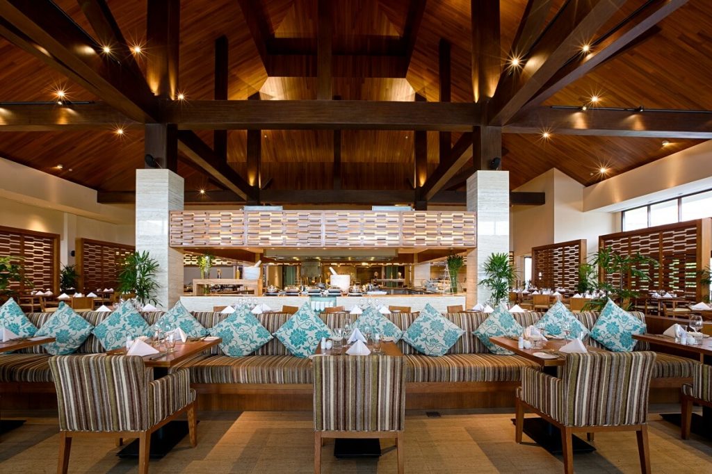 Pullman Danang Beach Resort: SuperHero Buffet Dinner  8