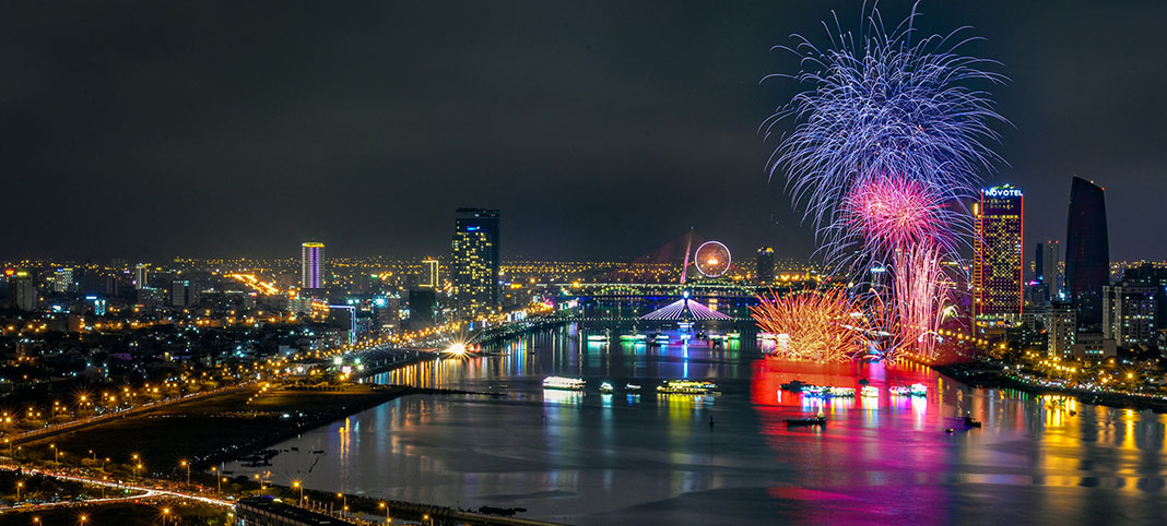 Watching fireworks on Han River cruise – A DIFF 2018 experience you don’t wanna miss 