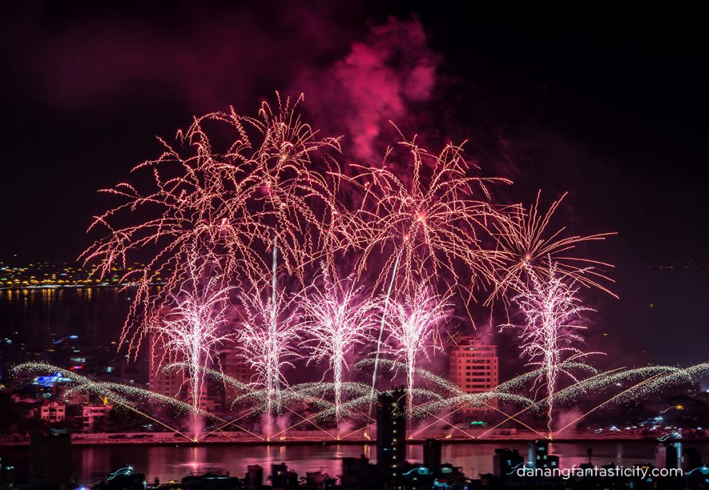 Lễ hội pháo hoa Quốc tế Đà Nẵng 2018 tiếp tục bùng bổ với đêm thứ hai “Nhịp cầu Thời gian” 6