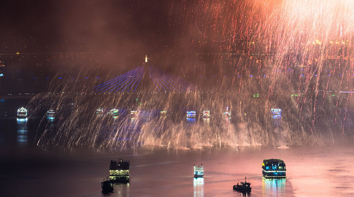 Watching fireworks on Han River cruise – A DIFF 2018 experience you don’t wanna miss  1