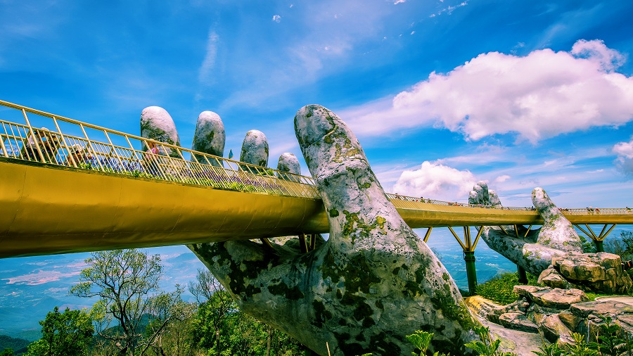Cầu Vàng tại Sun World Bà Nà Hills Đà Nẵng lọt top 100 điểm đến tuyệt vời nhất thế giới 2018 2