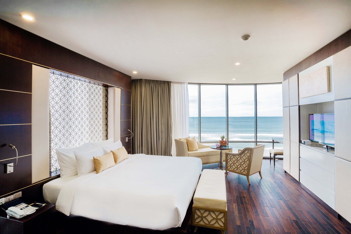 Holiday Beach Danang Hotel & Resort Đặt phòng 3 đêm – Nhận ngay voucher Xông hơi đá muối Himalayan tại khách sạn Holiday Beach Đà Nẵng 1