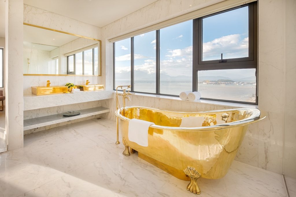 Khách sạn Danang Golden Bay 11