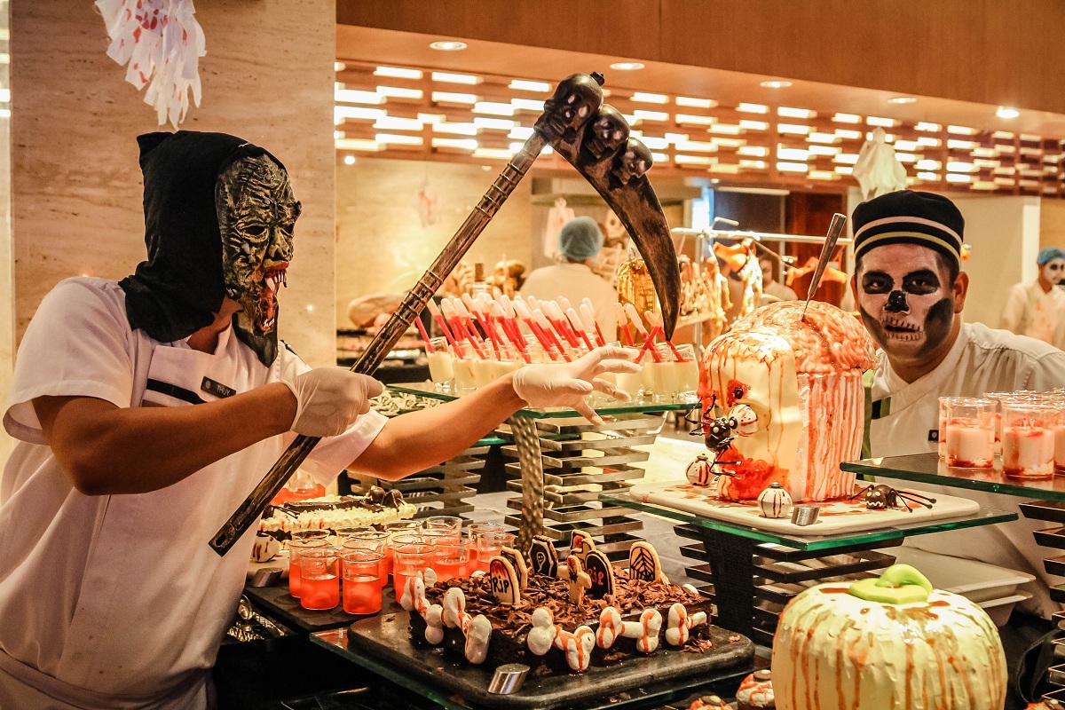 Tiệc Buffet Halloween tối đặc sắc chủ đề Trick or Treat tại Pullman Danang Beach Resort Đà Nẵng