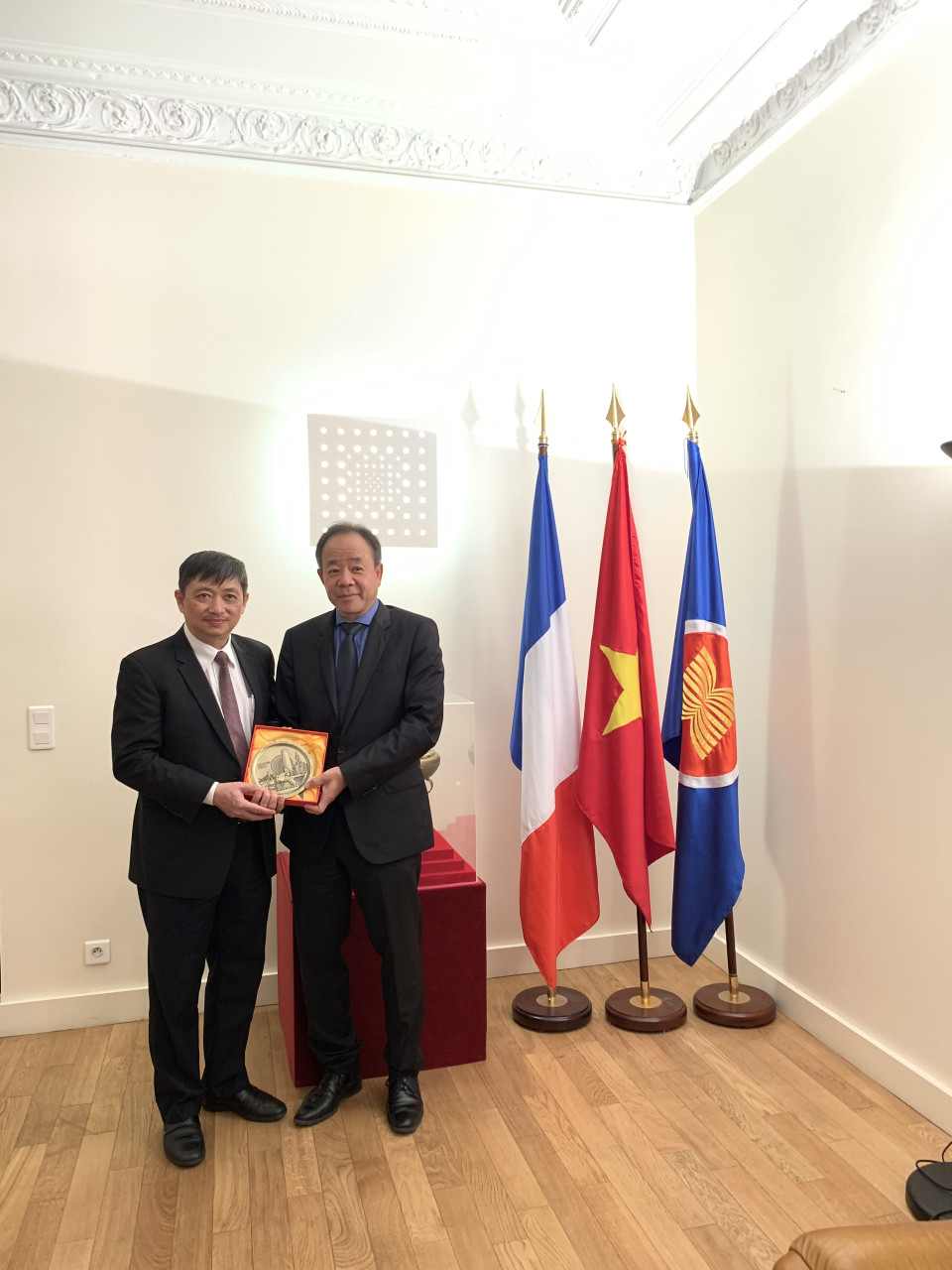 Buổi làm việc giữa lãnh đạo UBND Thành phố Đà Nẵng và Đại sứ quán Việt Nam tại Cộng Hòa Pháp 1