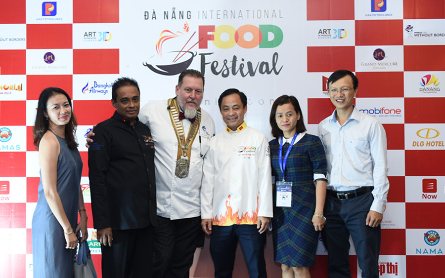 Catwalk Cocktail Party Le Hoi Am Thuc Quoc Te Da Nang 2019 Thumb