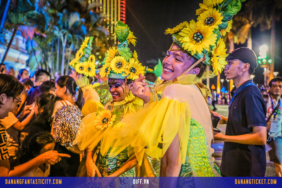 Dam Chim Trong Le Hoi Carnival Duong Pho Diff 2019 Tai Da Nang 021