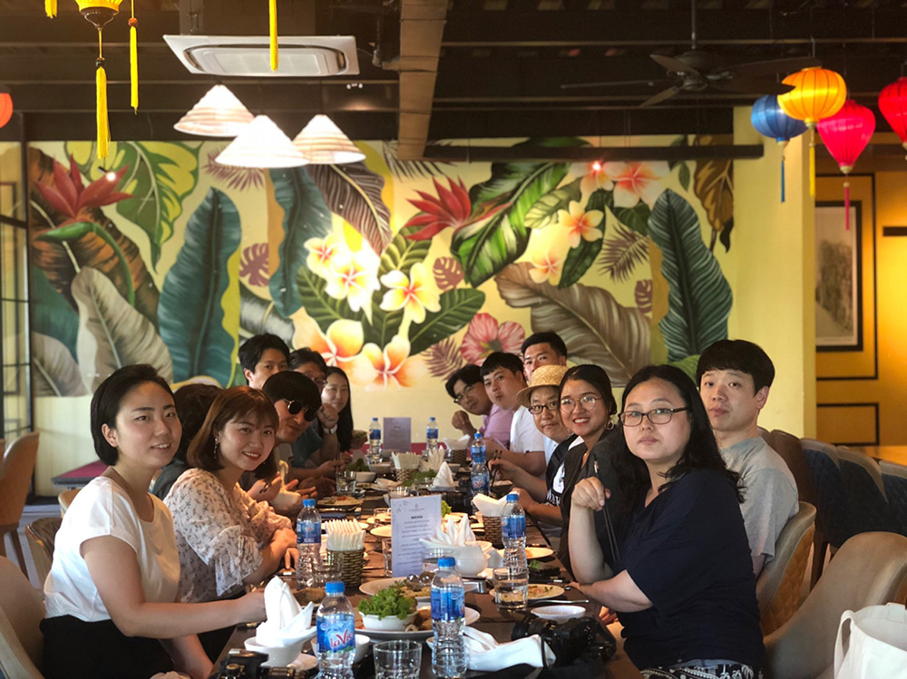 Đoàn khảo sát ở Nhà hàng La Máion Deli Cafe and Restaurant