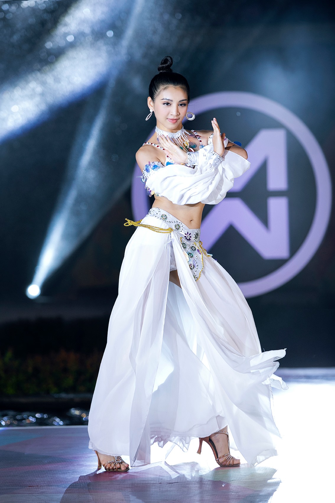 Le Thanh Tu Lo Dien Top 5 Nguoi Dep Bien Va Nguoi Dep Tai Nang Tai Miss World Vietnam 2019 01