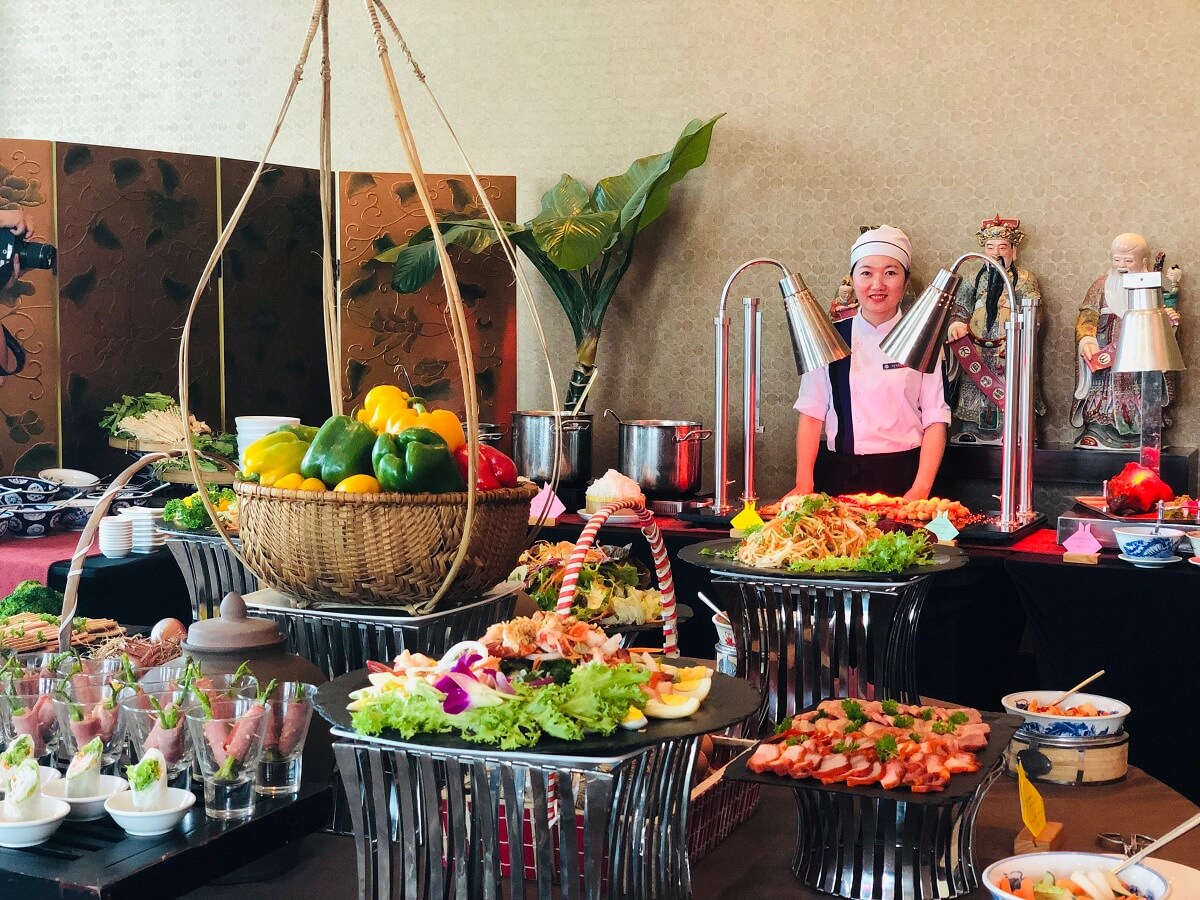 Tiec Buffet Chao Mung Ngay Phu Nu Viet Nam Tai Grand Mercure Danang 07