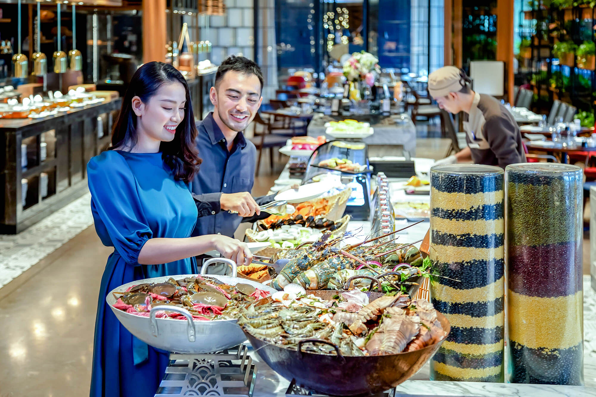 Tan Huong Mua Le Hoi Dang Nho Tai Hilton Da Nang Tiec Cuoi Nam Tiec Buffet Giang Sinh Tai Da Nang 07