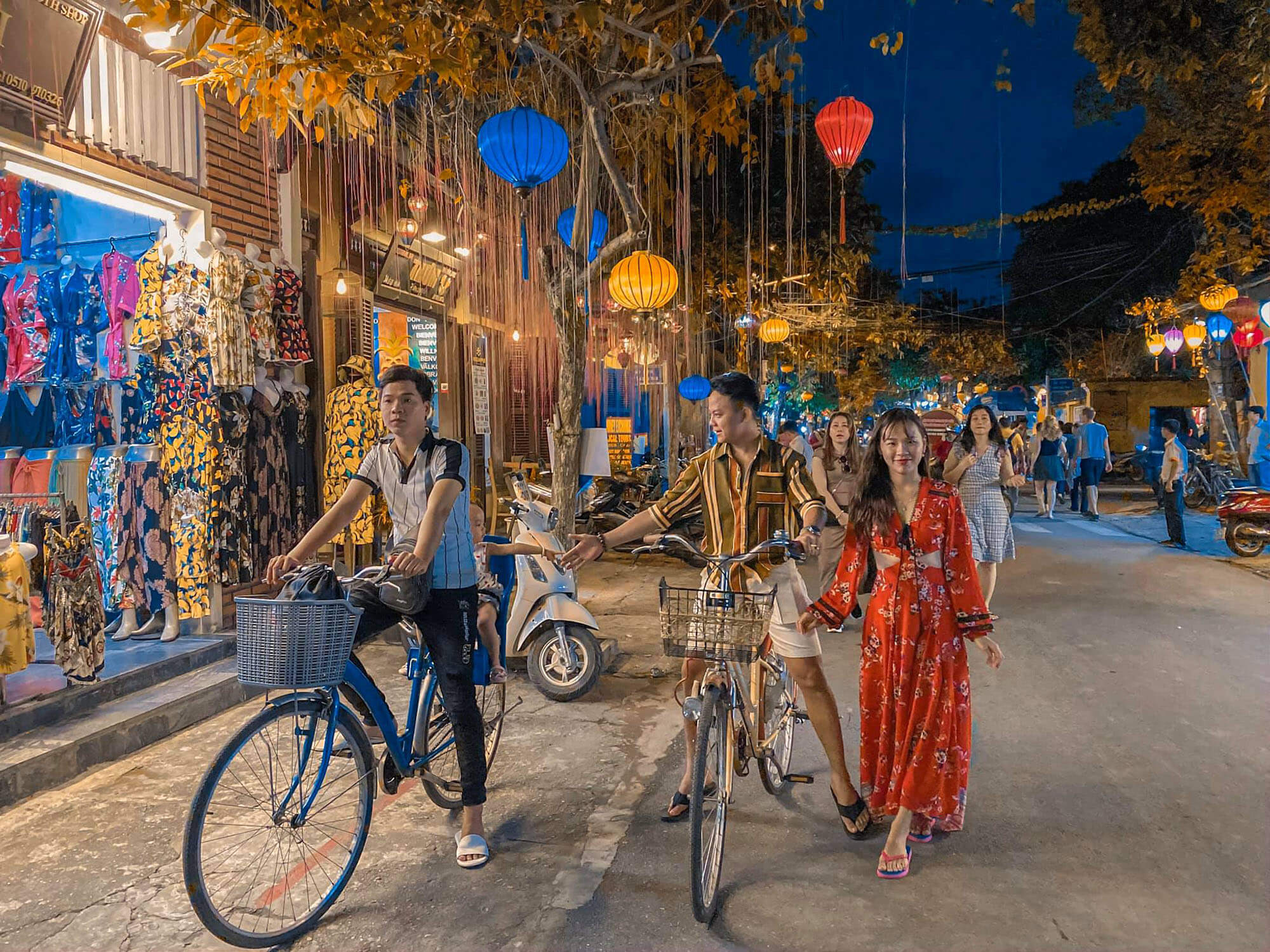 Tha Den Hoa Dang Tren Song Hoai Review Da Nang Hoi An Diem Den Ly Tuong Danh Cho Gia Dinh Co Con Nho 03