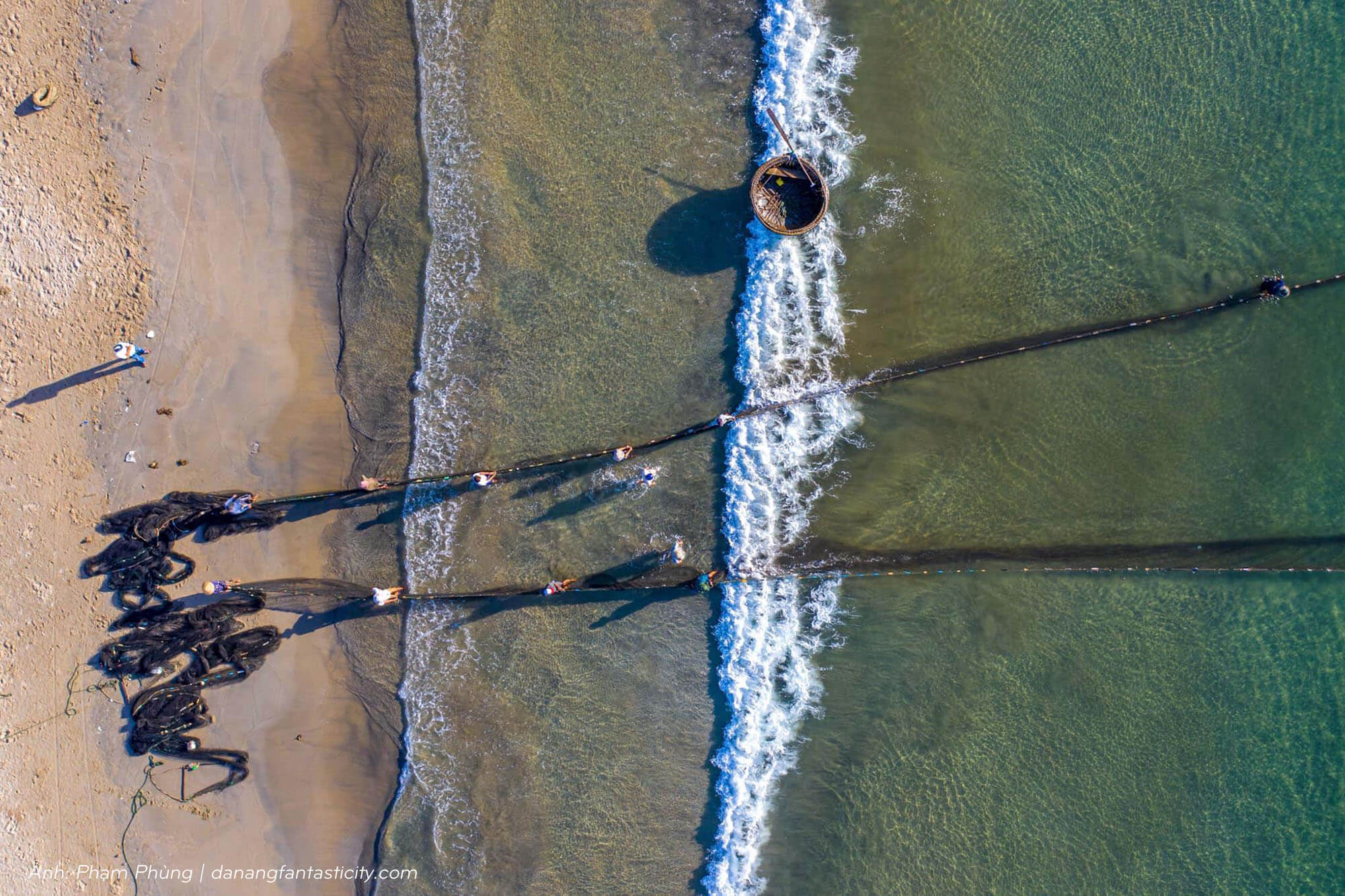 Fishermen pull in fishing nets in Da Nang city