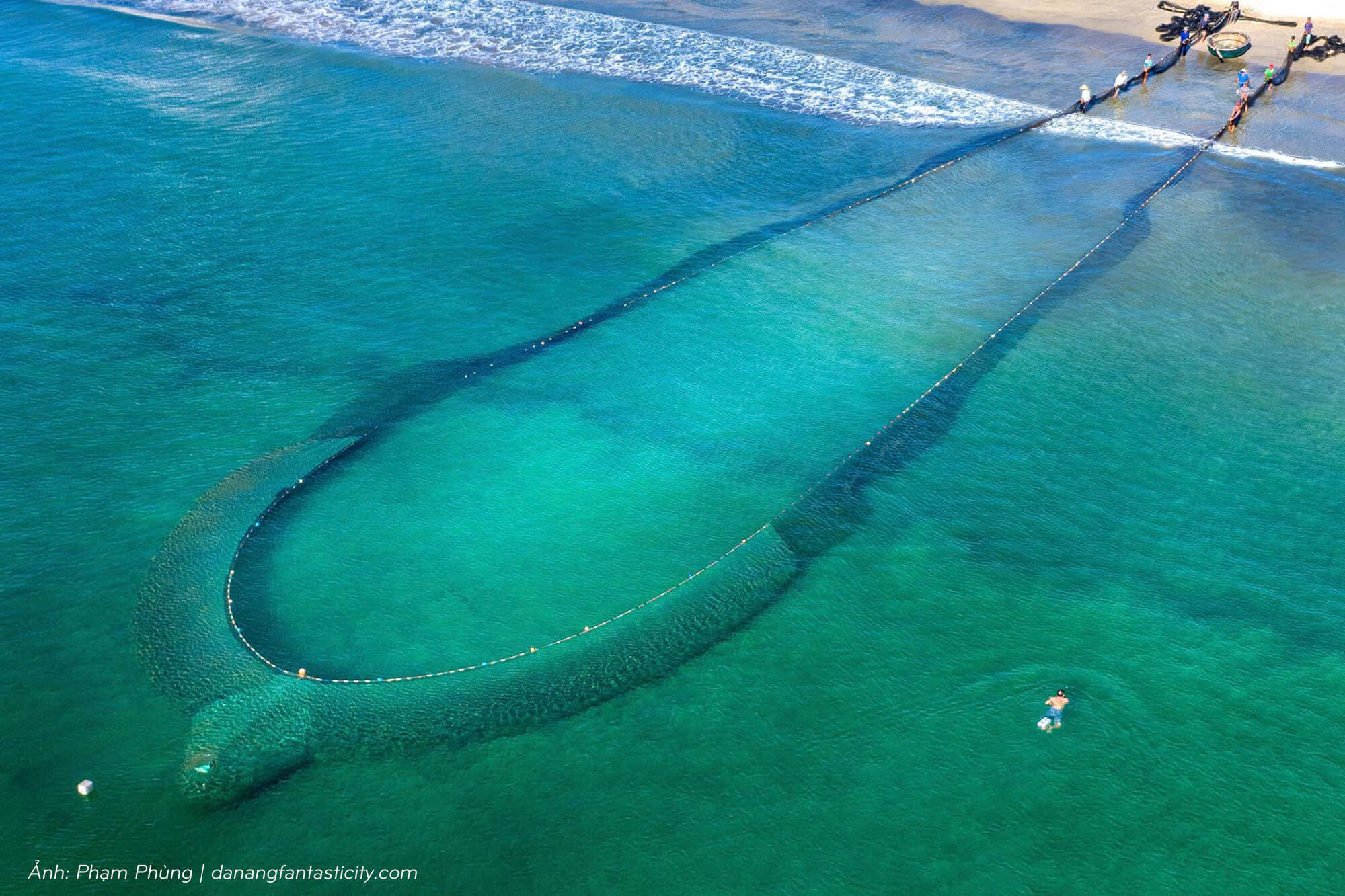 Traditional Beach Net Fishing in Da Nang, Vietnam 