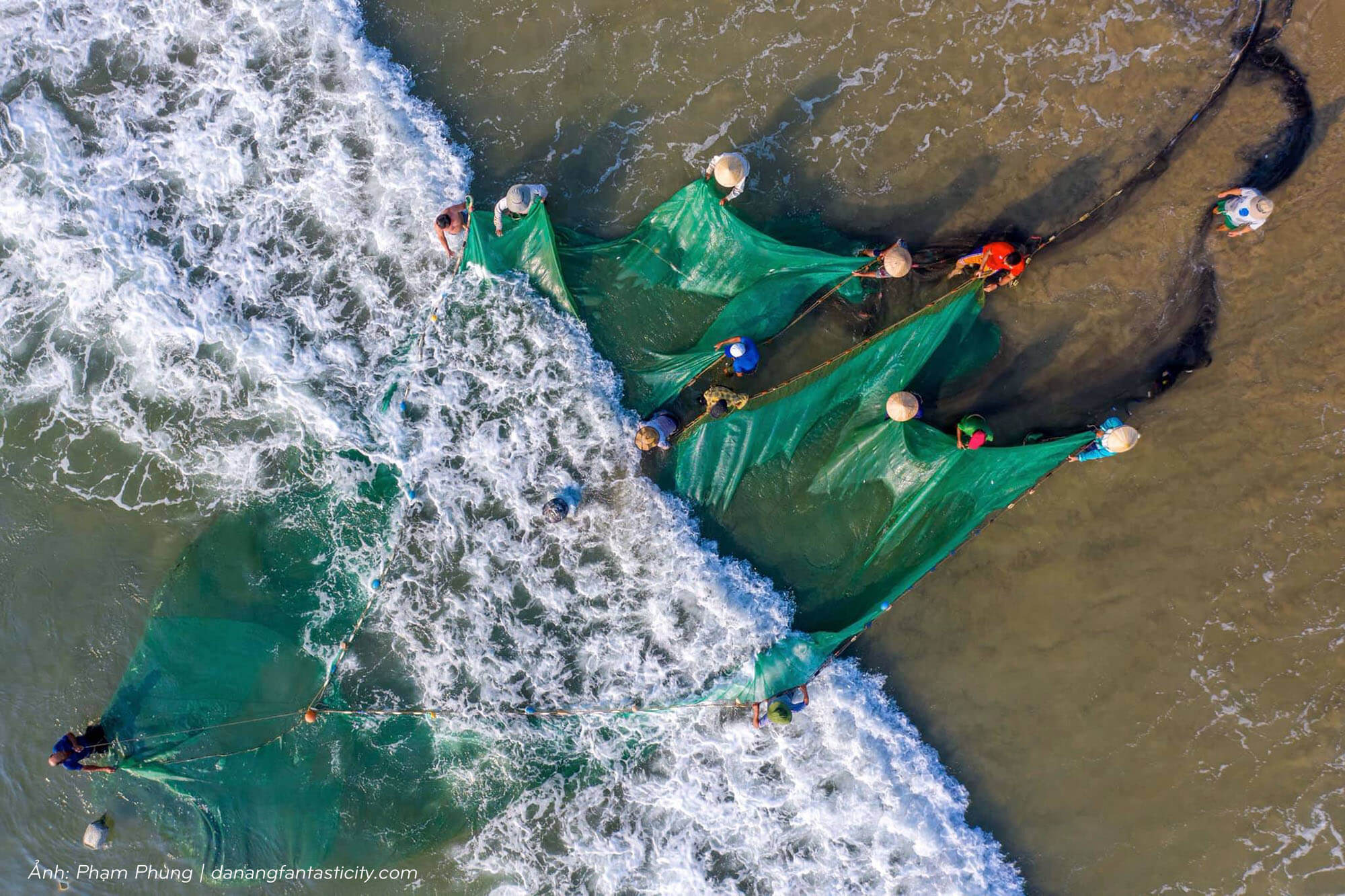 Fishing on Tho Quang Beach - Do you love boats?, Da Nang, Viet Nam