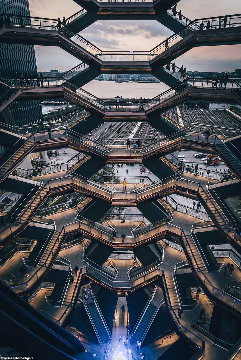 7hexagonalpanelsinthenewyorkbuilding Anh Cau Vang Gianh Chien Thang Cuoc Thi Architecture 2020