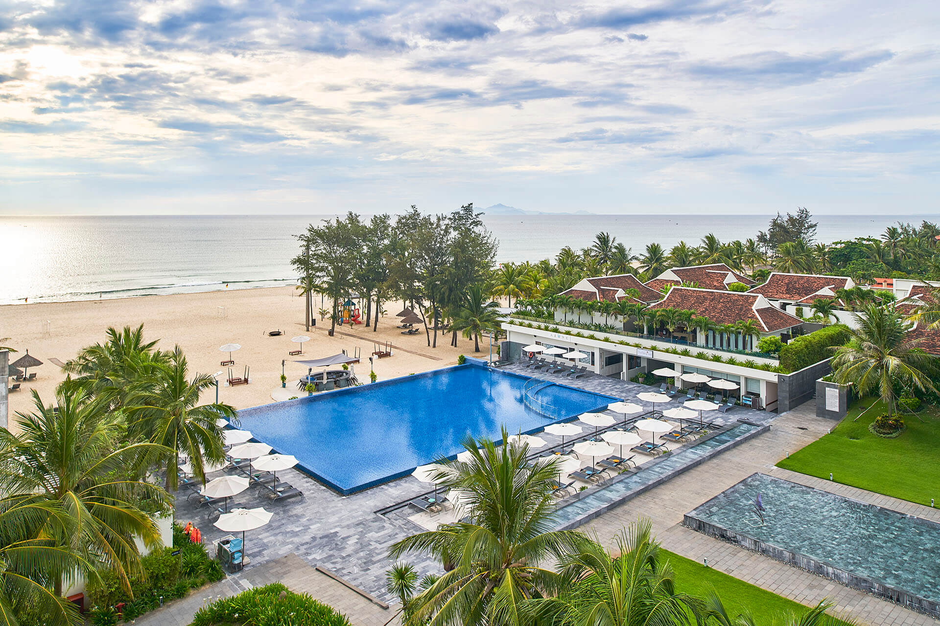 Uu Dai Tiec Buffet Hai San Thit Nuong Cung Khuyen Mai Nghi Duong Tai Pullman Danang Beach Resort 01