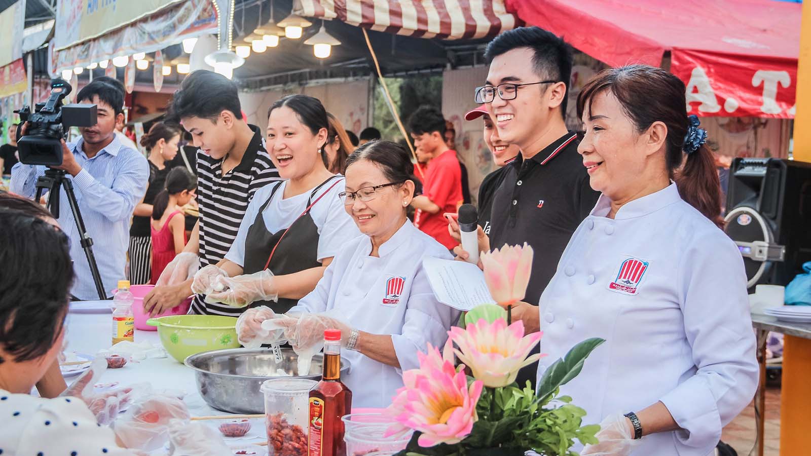 Le Hoi Tuyet Voi Da Nang 2020 Hoanh Trang Va Hap Dan Dang Cho Don Ban 06