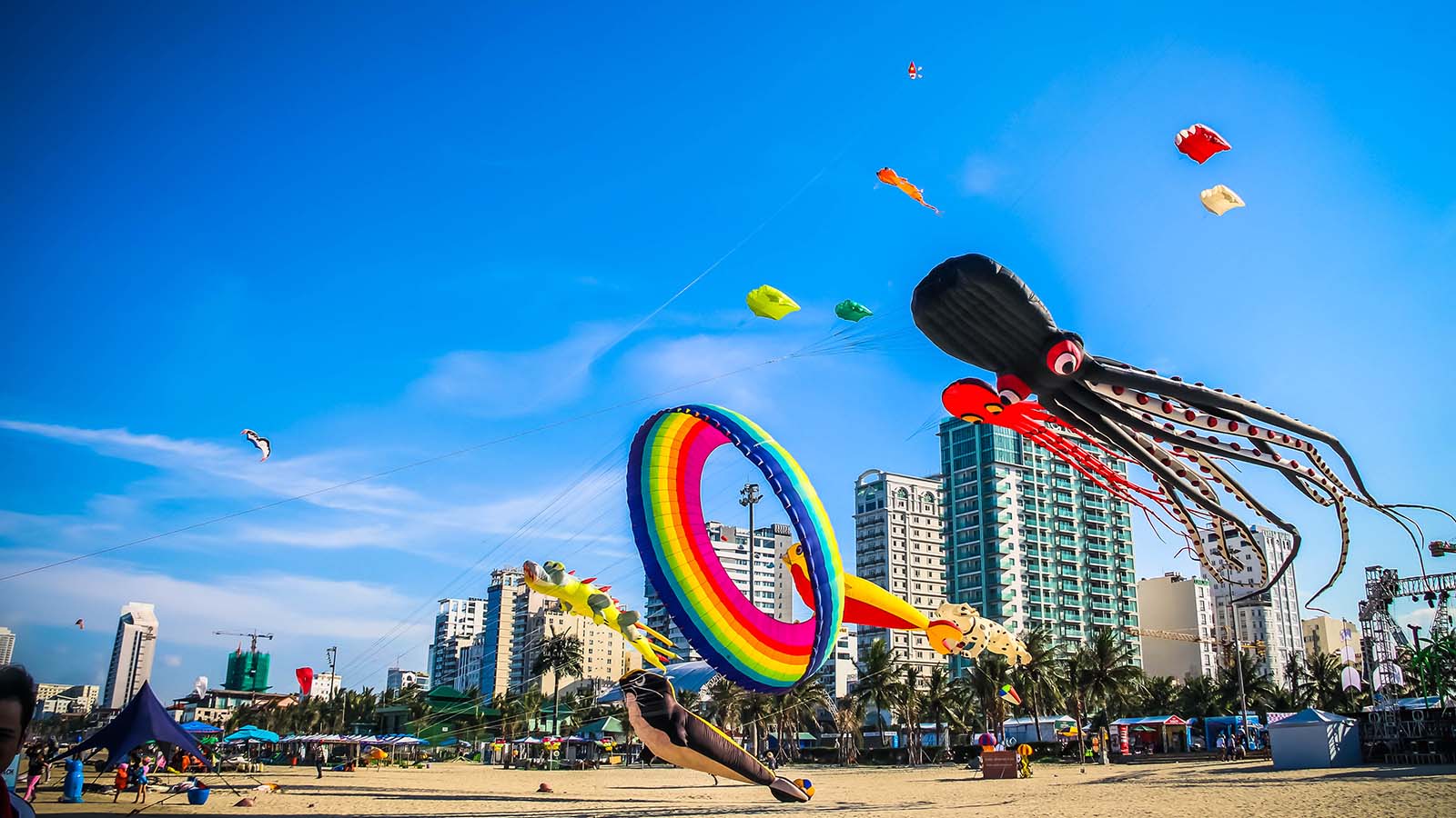 Le Hoi Tuyet Voi Da Nang 2020 Hoanh Trang Va Hap Dan Dang Cho Don Ban 08