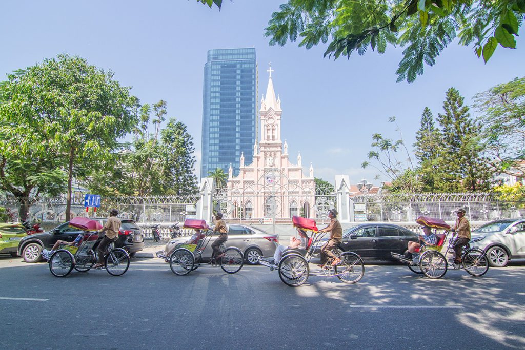 Xich Lo Du Lich Da Nang Nhung Vong Quay Banh Xe Nho Nu Cuoi Du Khach 01