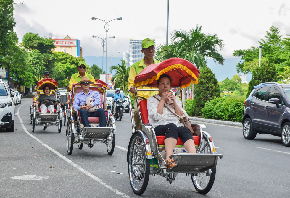 Xich Lo Du Lich Da Nang Nhung Vong Quay Banh Xe Nho Nu Cuoi Du Khach 03