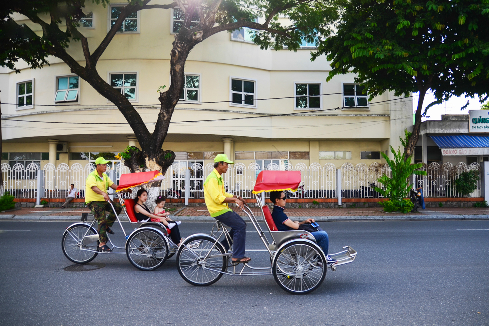 Xich Lo Du Lich Da Nang Nhung Vong Quay Banh Xe Nho Nu Cuoi Du Khach 04