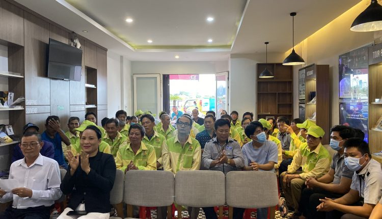 Chuong Trinh Truyen Lua Yeu Thuong Trao Tang Qua Ho Tro Vuot Qua Kho Khan Do Anh Huong Cua Dich Covid 19