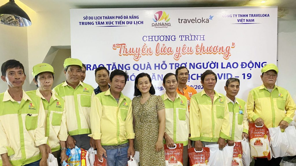 Chuong Trinh Truyen Lua Yeu Thuong Trao Tang Qua Ho Tro Vuot Qua Kho Khan Do Anh Huong Cua Dich Covid 194