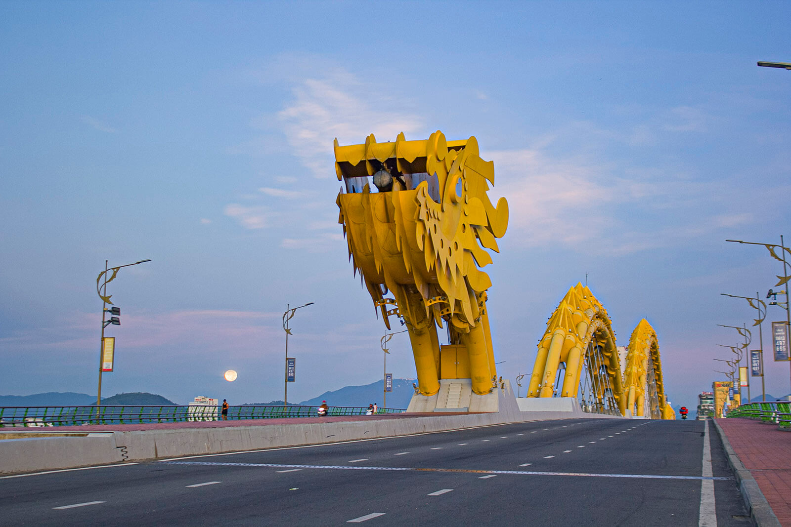 Da Nang Thanh Pho Cua Nhung Cay Cau 09