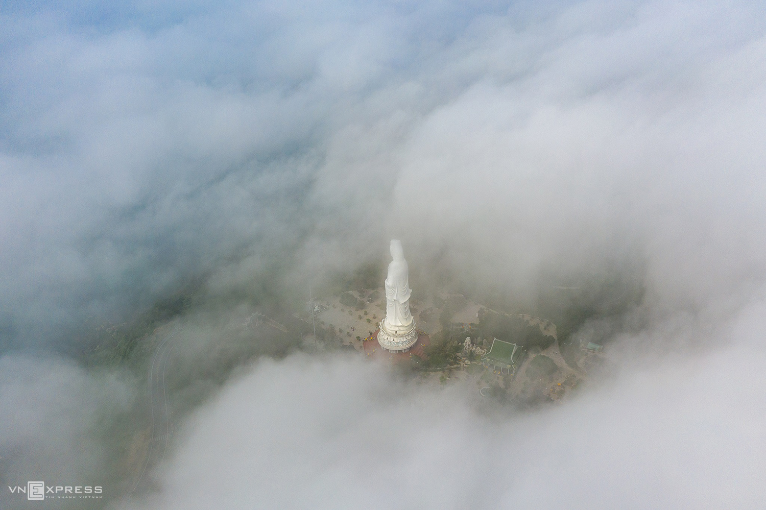 Da Nangs Tourist Attractions Swim In A Sea Of Clouds 010