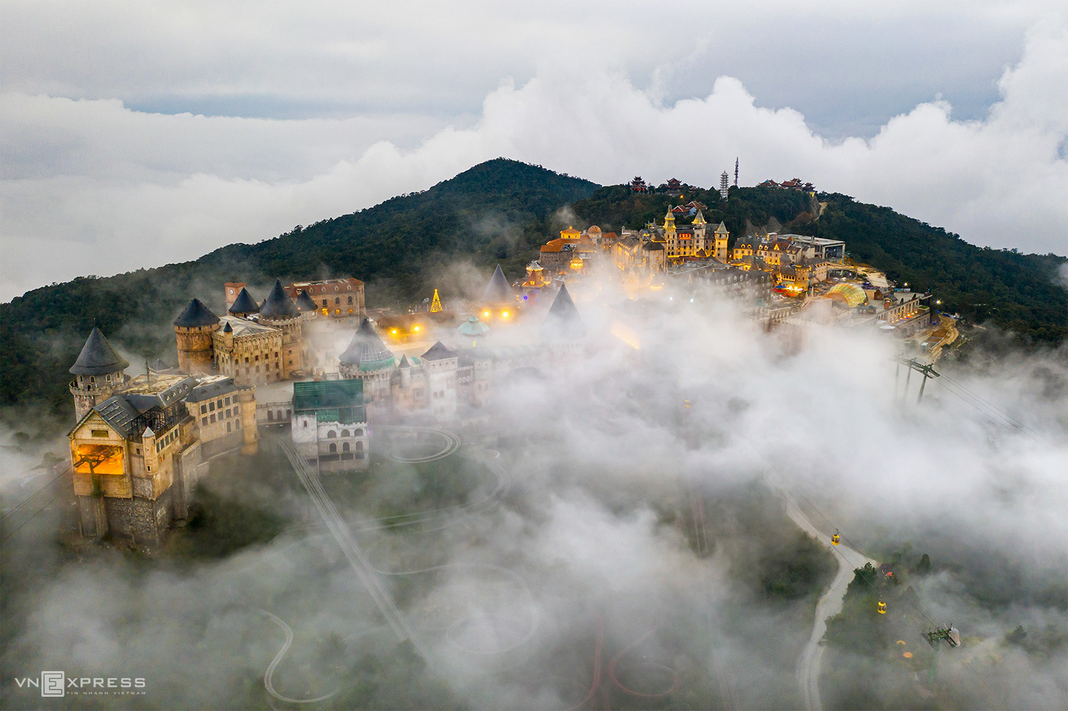 Da Nangs Tourist Attractions Swim In A Sea Of Clouds 6