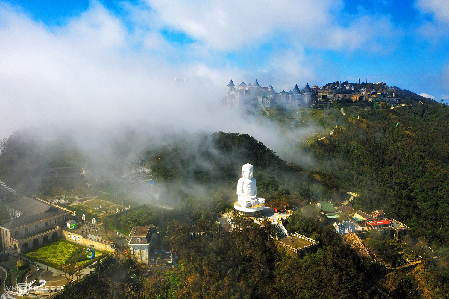 Da Nangs Tourist Attractions Swim In A Sea Of Clouds 8