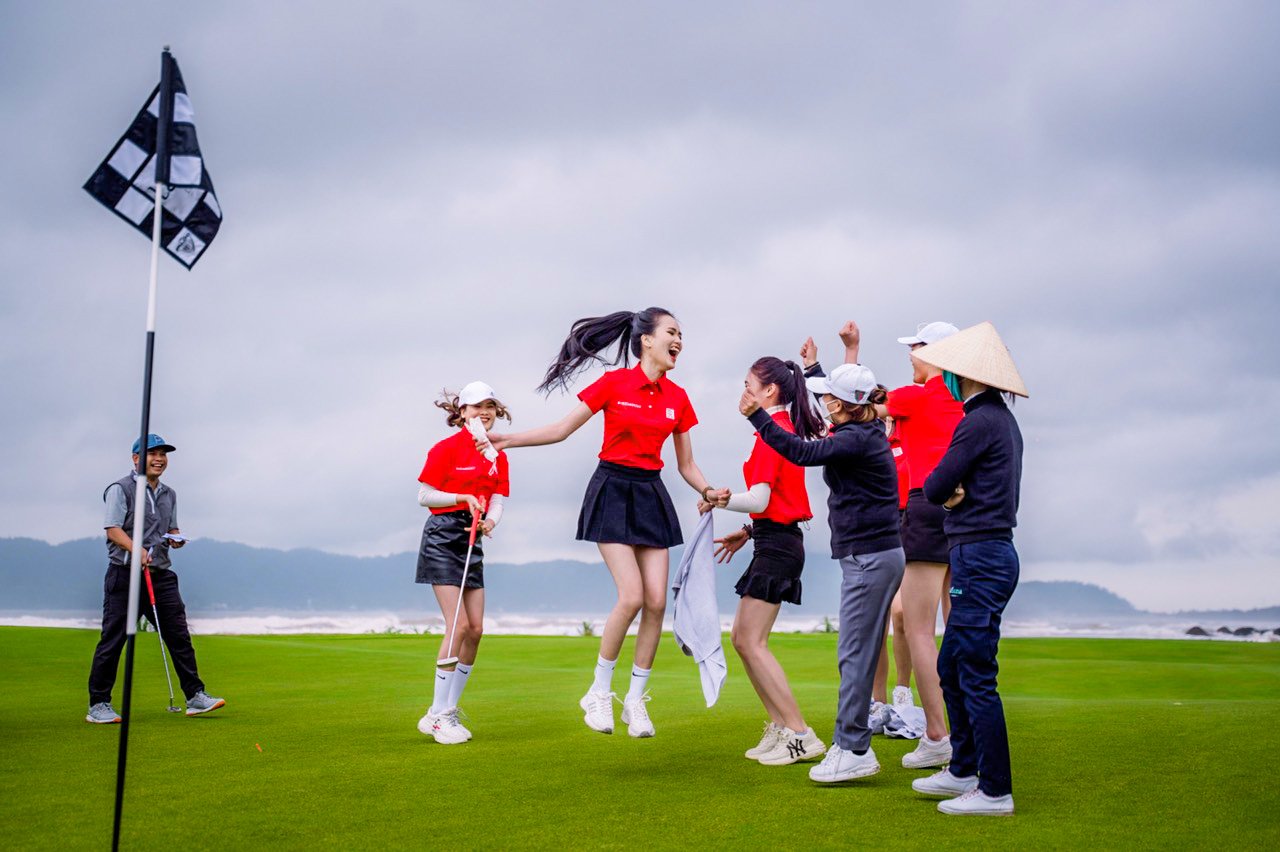 Trai Nghiem Golf Cung Hoa Hau Du Lich Da Nang 2022 09