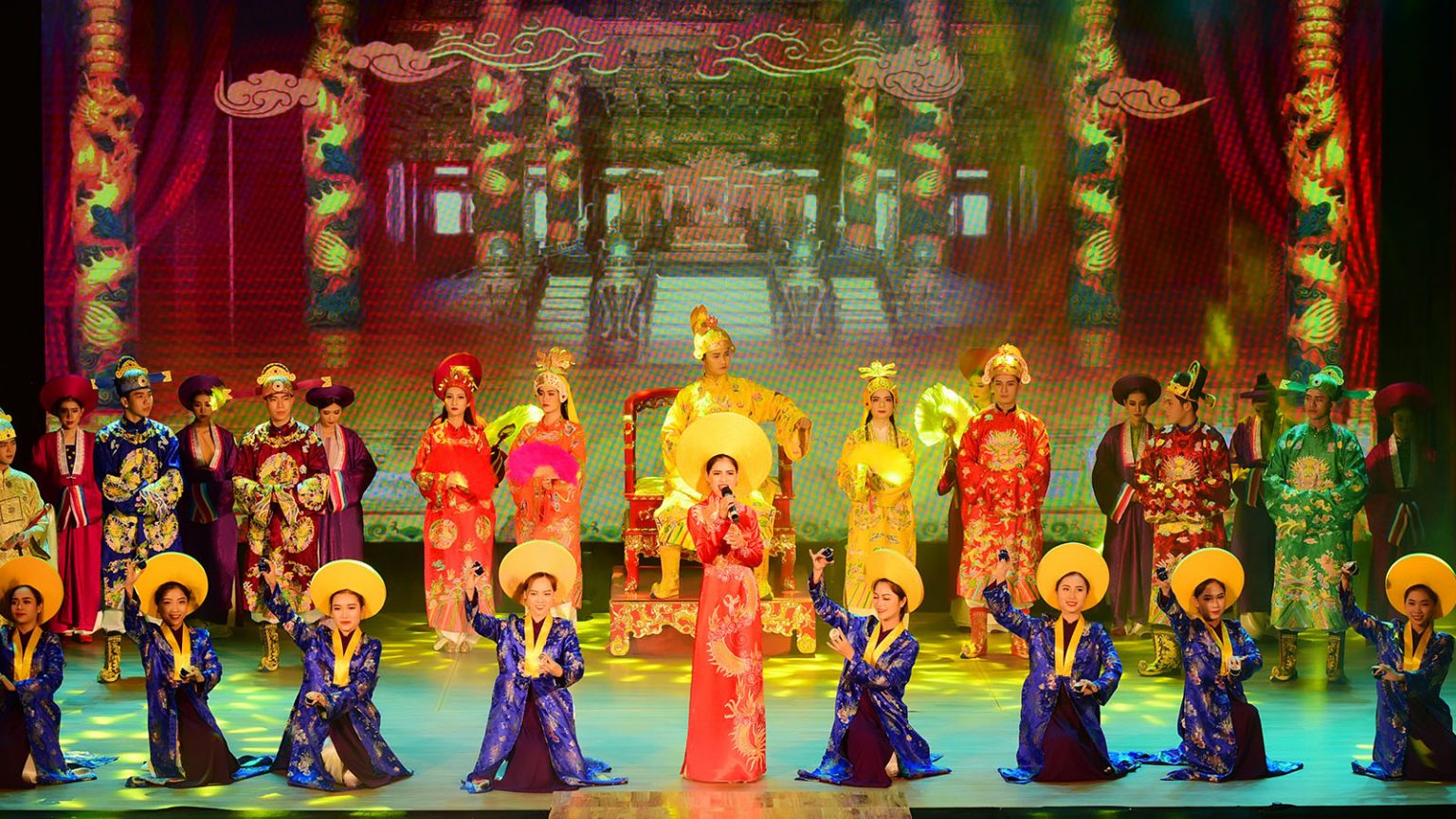 Ao Dai Show Da Nang - Danang Fantasticity - Da Nang City Tourism ...