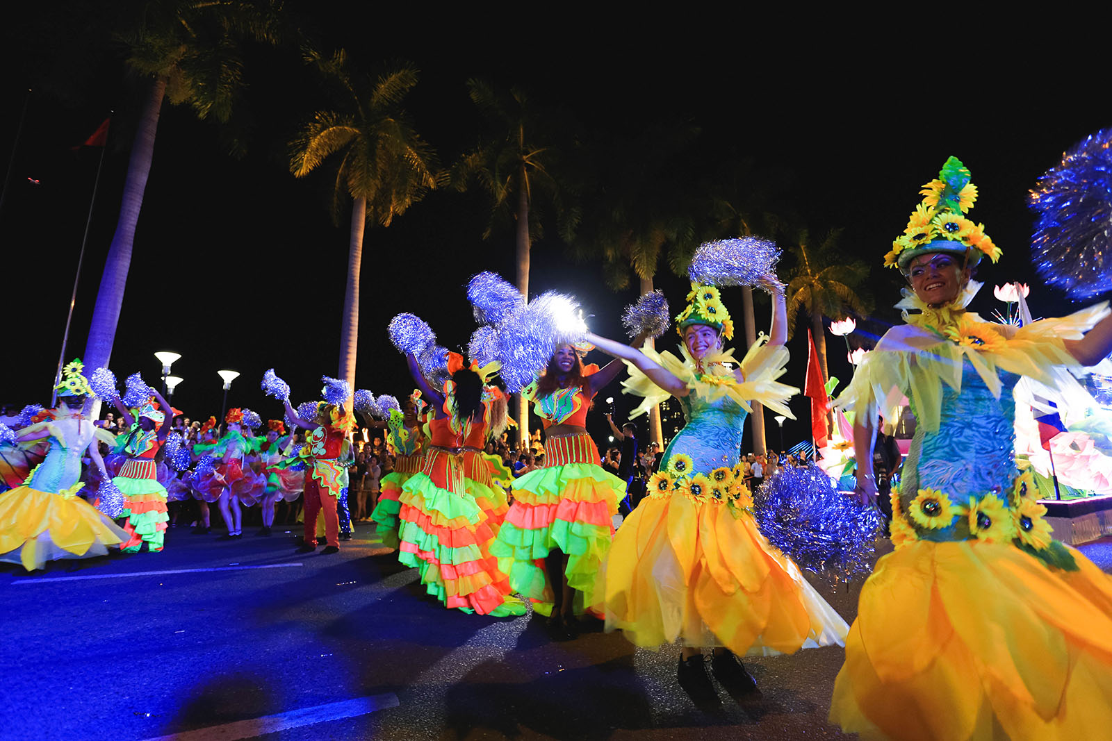 Carnival Duong Pho Sun Fest Khai Tiec Mua He Soi Dong O Da Nang 3