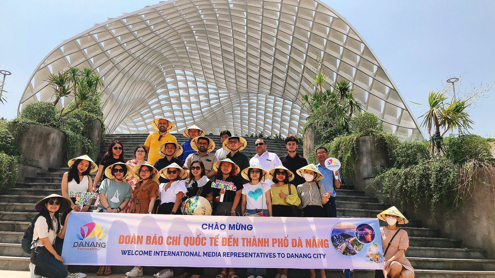Da Nang Tiep Can Phong Vien Cac Hang Thong Tan Bao Chi Nuoc Ngoai Thuong Tru Tai Viet Nam De Quang Ba Du Lich 005
