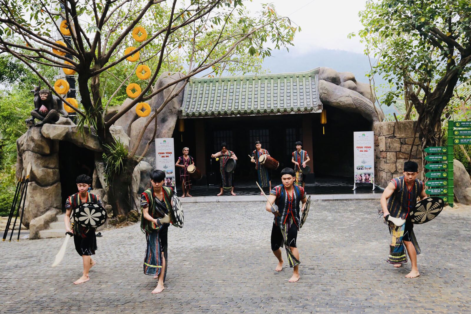 Mang Vu Dieu Tung Tung Da Da Cua Nguoi Co Tu Den Cvskn Nui Than Tai