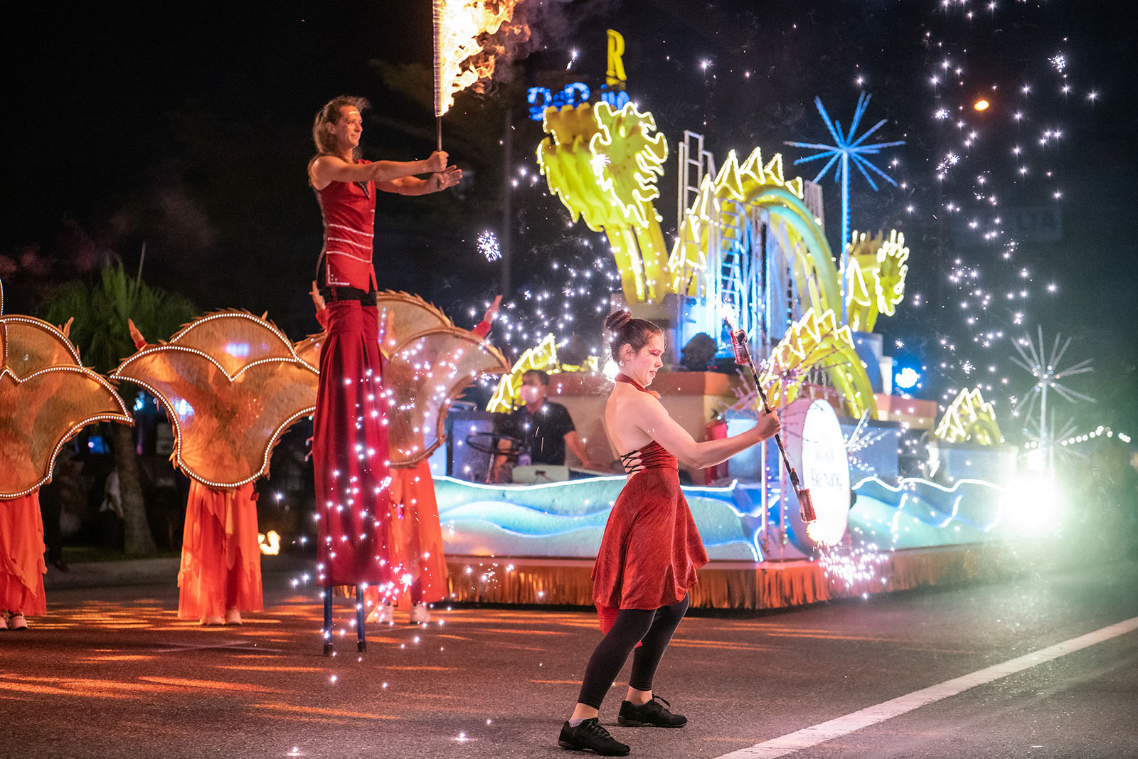 Dieu Chinh Tuyen Duong Dieu Hanh Carnival Duong Pho Sunfest 3