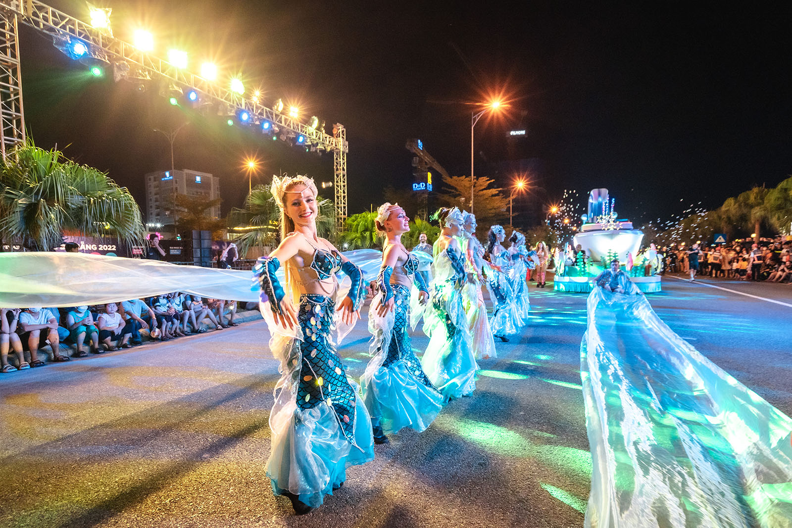 Dieu Chinh Tuyen Duong Dieu Hanh Carnival Duong Pho Sunfest