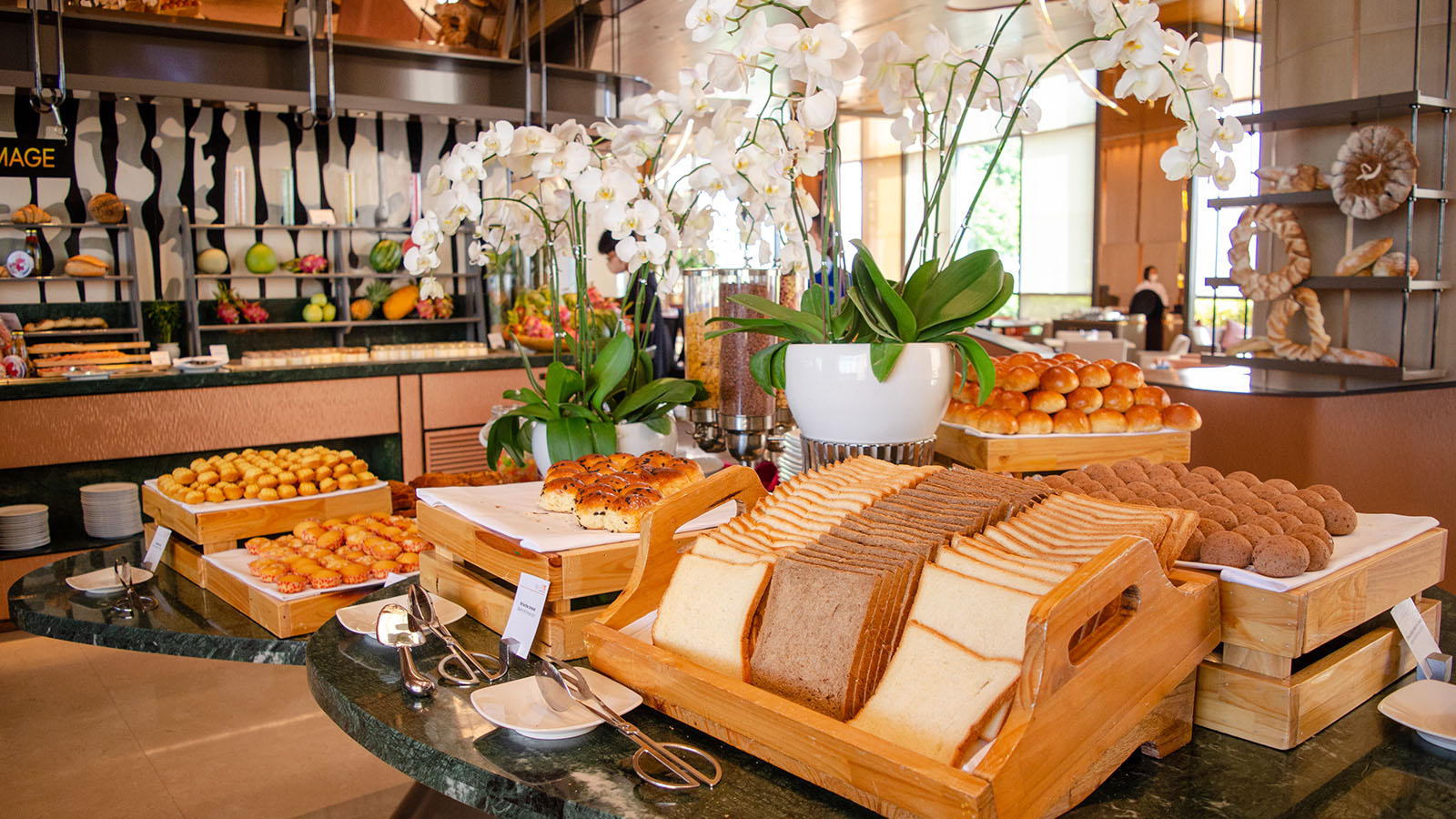 Tiec Buffet Sang Novotel Danang Phong Phu 80 Mon