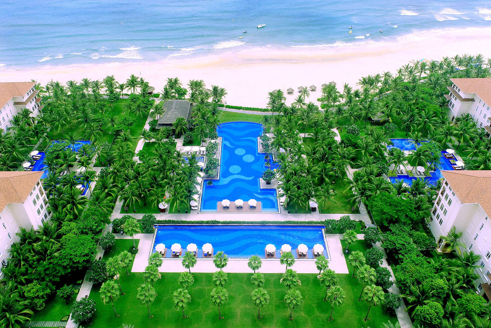 Ron Rang Mua Le Hoi Dau Tien Tai Danang Marriott Resort Uu Dai Tiec Cuoi Nam