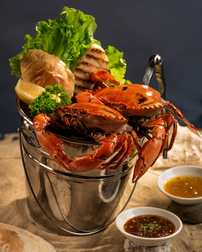 Crab In Bucket Cua Nuong Tai Nha Hang Azure Beach Lounge Pullman Danang Beach Resort