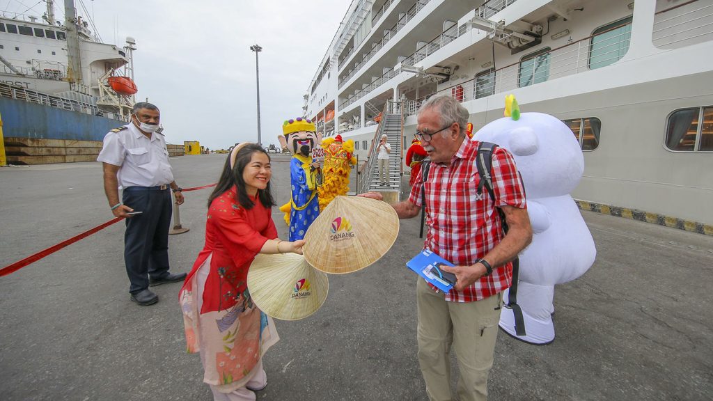Hon 400 Khach Tau Bien Chau Au Xong Dat Thanh Pho Da Nang 2